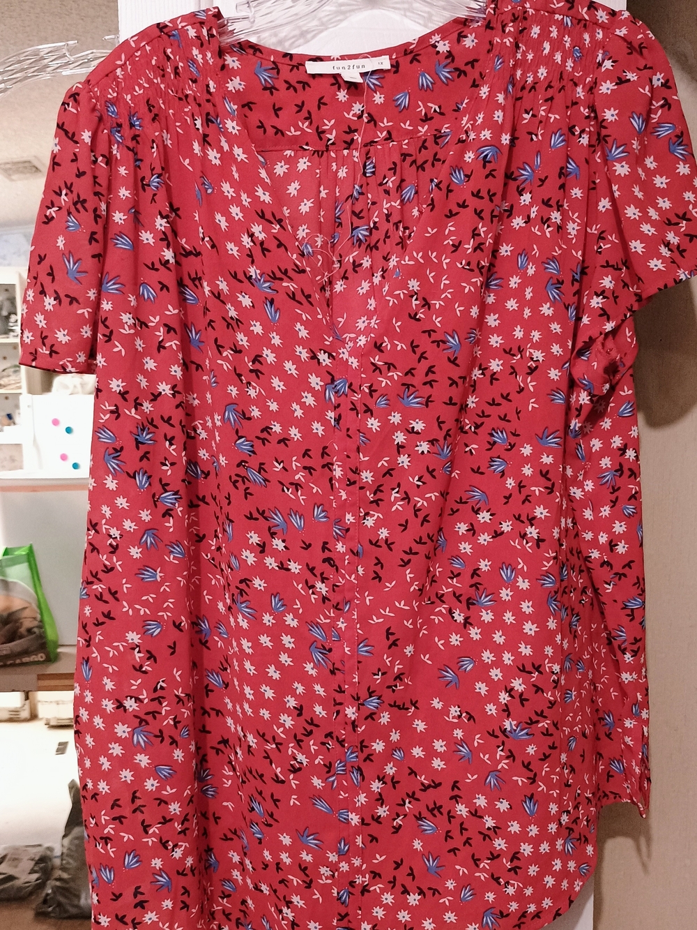 1x Women Blouse